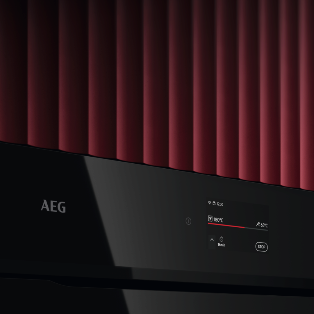 AEG 7000 Series Black MealAssist Pyrolytic Self Clean Built-in Oven NBE7P731AB