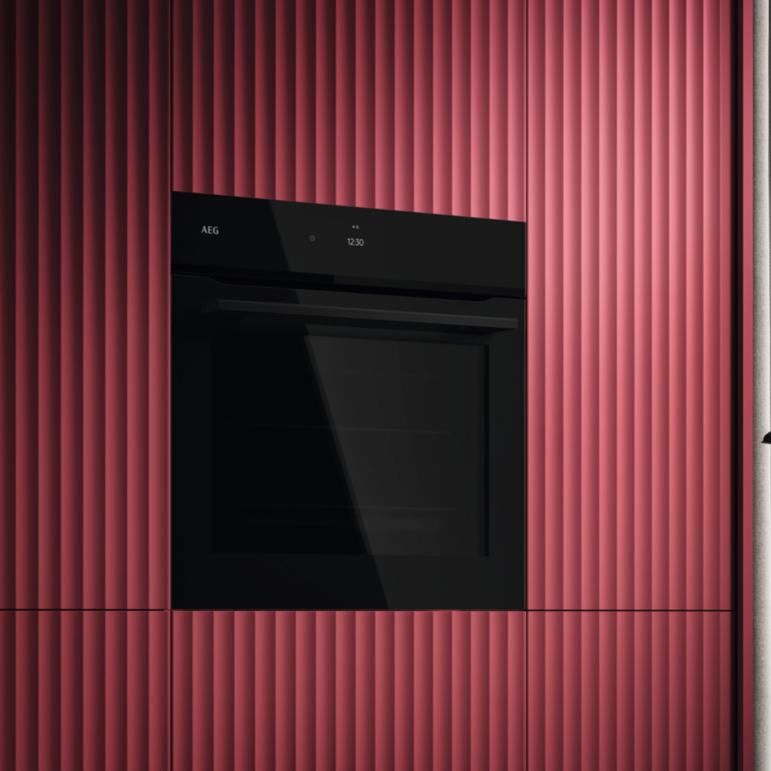 AEG 7000 Series Black MealAssist Pyrolytic Self Clean Built-in Oven NBE7P731AB