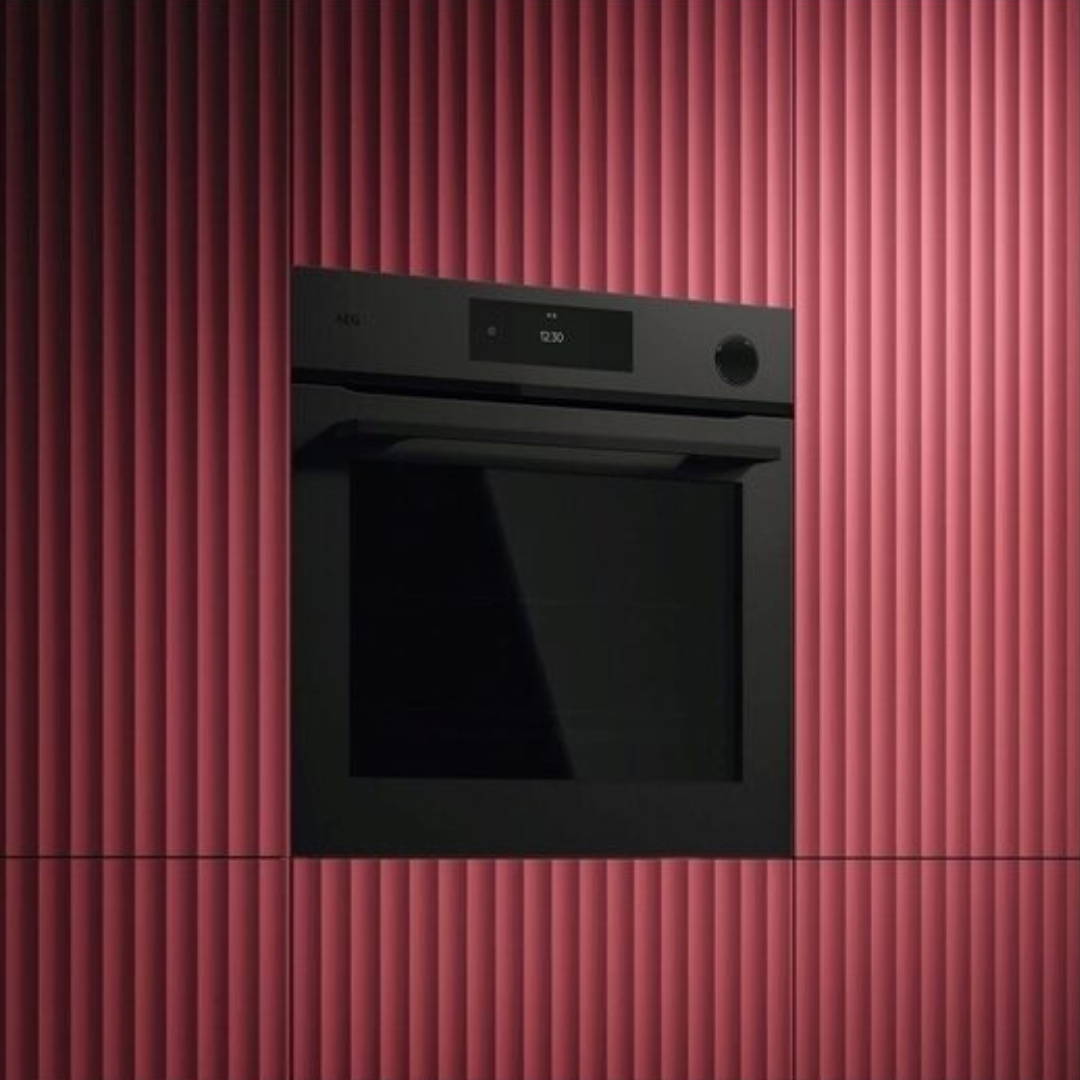 AEG 7000 Series Matt Black MealAssist with SteamCrisp® Pyrolytic Self Clean Built-In Oven NBR7P731ST