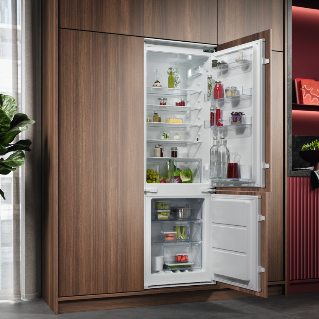 AEG 6000 Series TwinTech® Integrated Frost Free Fridge Freezer 70/30 OSC6N181ES