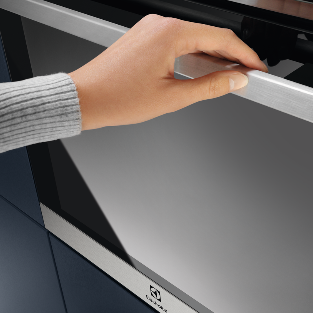 Electrolux 700 Series MealAssist Oven Stainless Steel EOE8P09X
