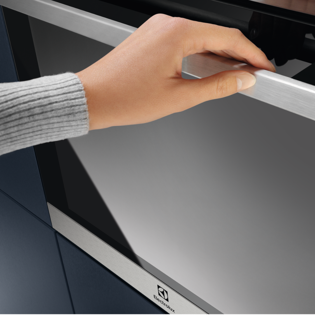 Electrolux 600 Series SurroundCook® Oven Black & Stainless Steel EOF6P46X