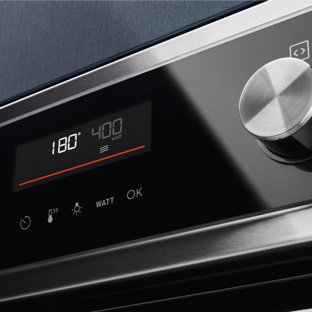 Digital display and control knob on a Electrolux 600 Series CombiQuick® Microwave and Built-in Oven Stainless Steel 