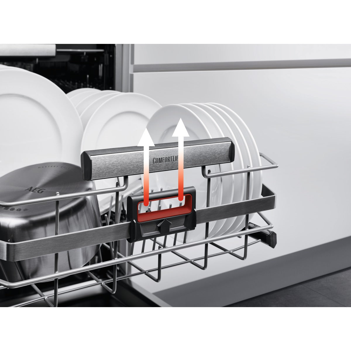 AEG Dishwasher with a ComfortLift rack showing water spray arms and labeled 'Cleaner Mode'.