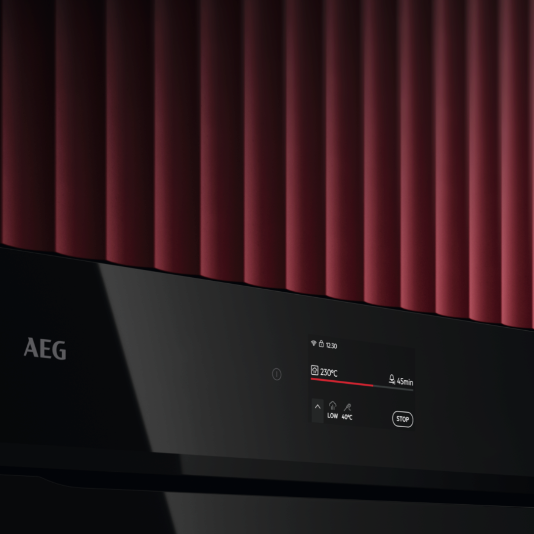 AEG 7000 Series Black MealAssist with SteamCrisp® Pyrolytic Self Clean Built-in Oven NBR7P731SB