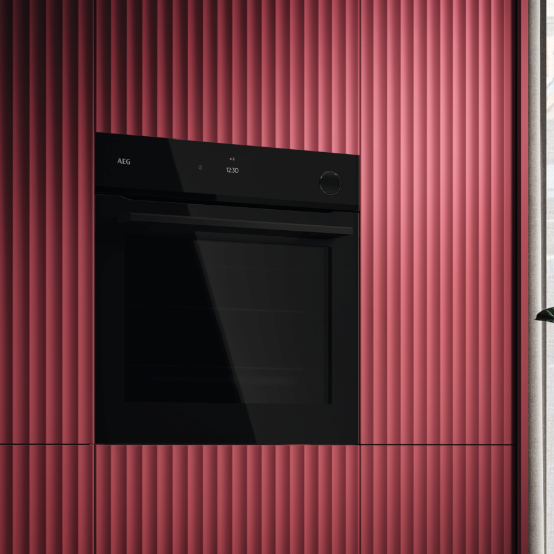 AEG 7000 Series Black MealAssist with SteamCrisp® Pyrolytic Self Clean Built-in Oven NBR7P731SB