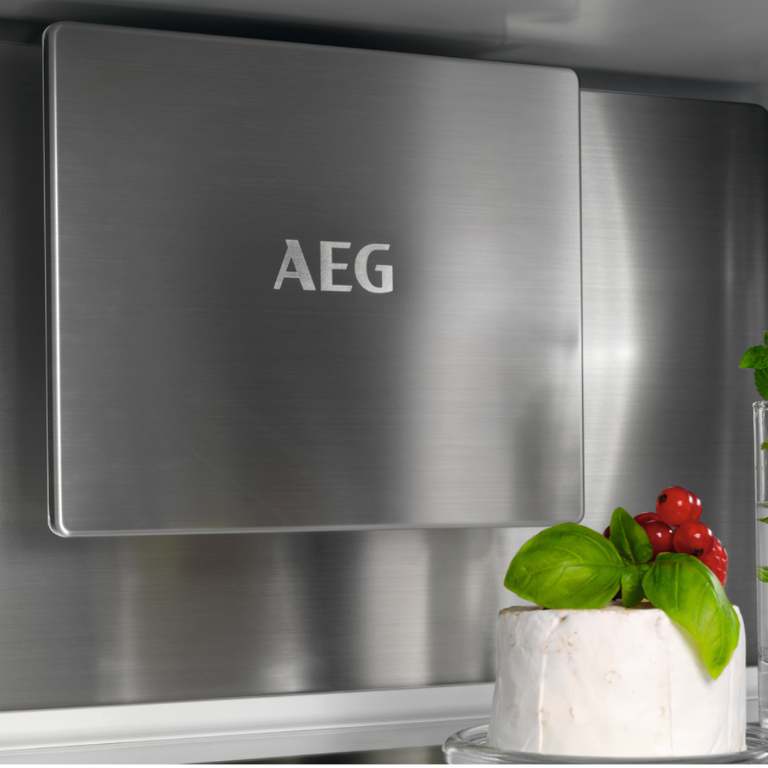 AEG 8000 Series Integrated Cooling 360° Fridge Freezer 188.4 cm NSC8M191DS